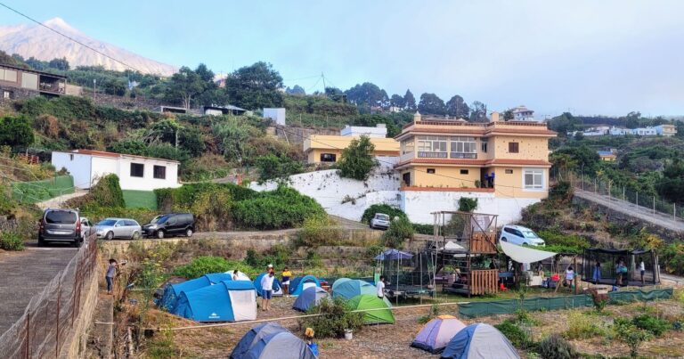 Zeltlager auf dem Gelände der Finca Maranatha auf Teneriffa