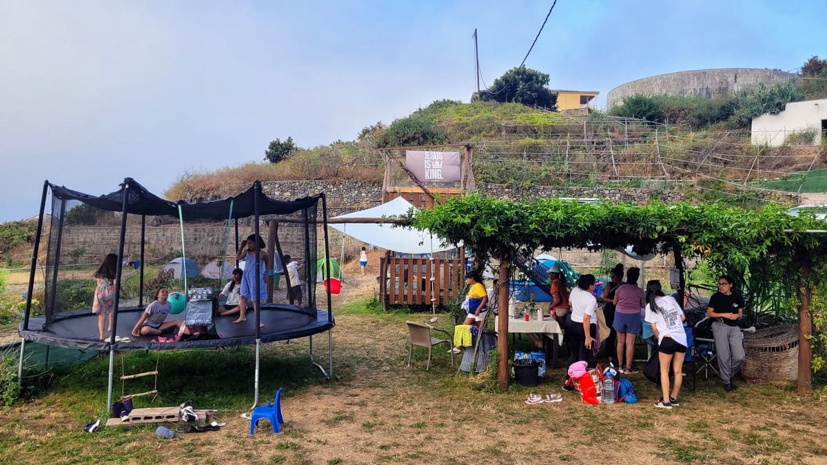 Convivencia y zonas de juego durante el fin de semana de acampada
