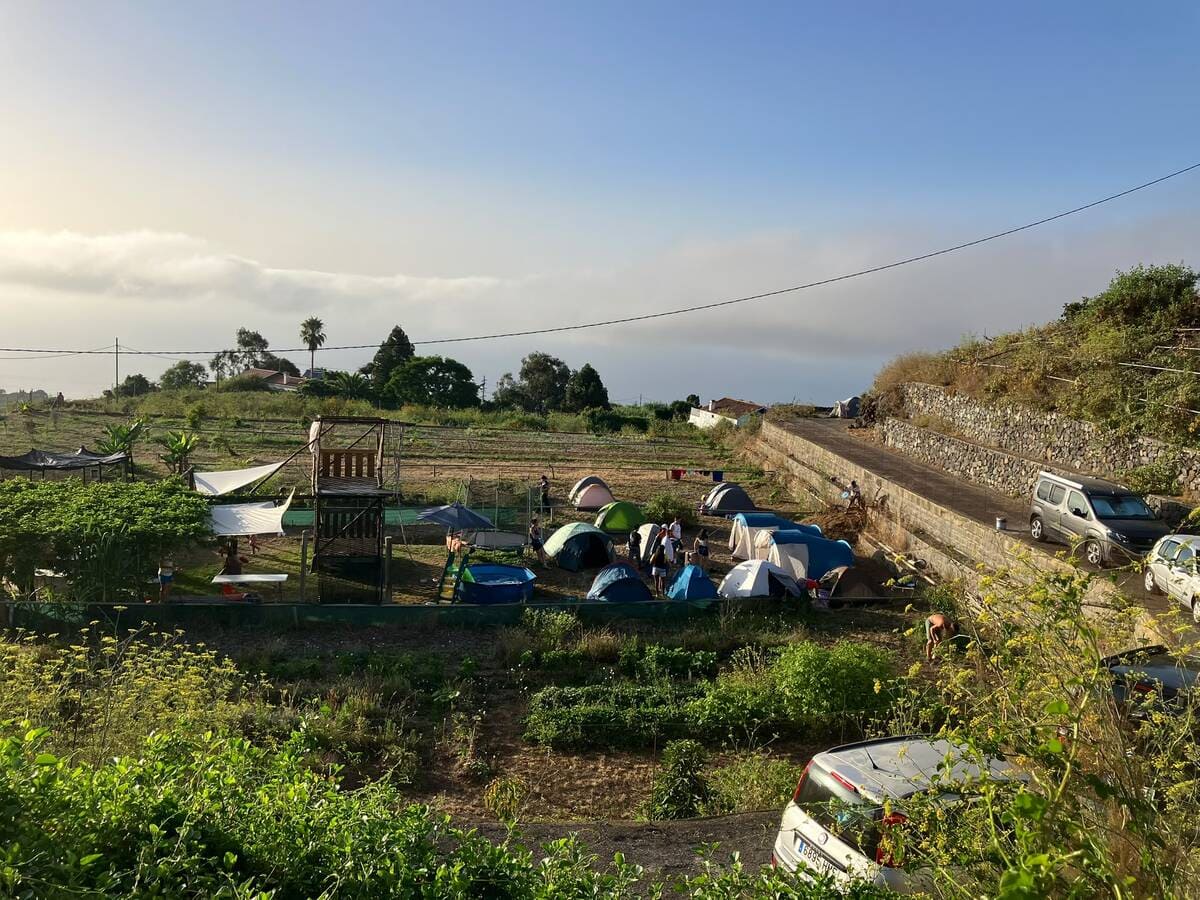 Campamento entre los huertos de la Finca Maranatha